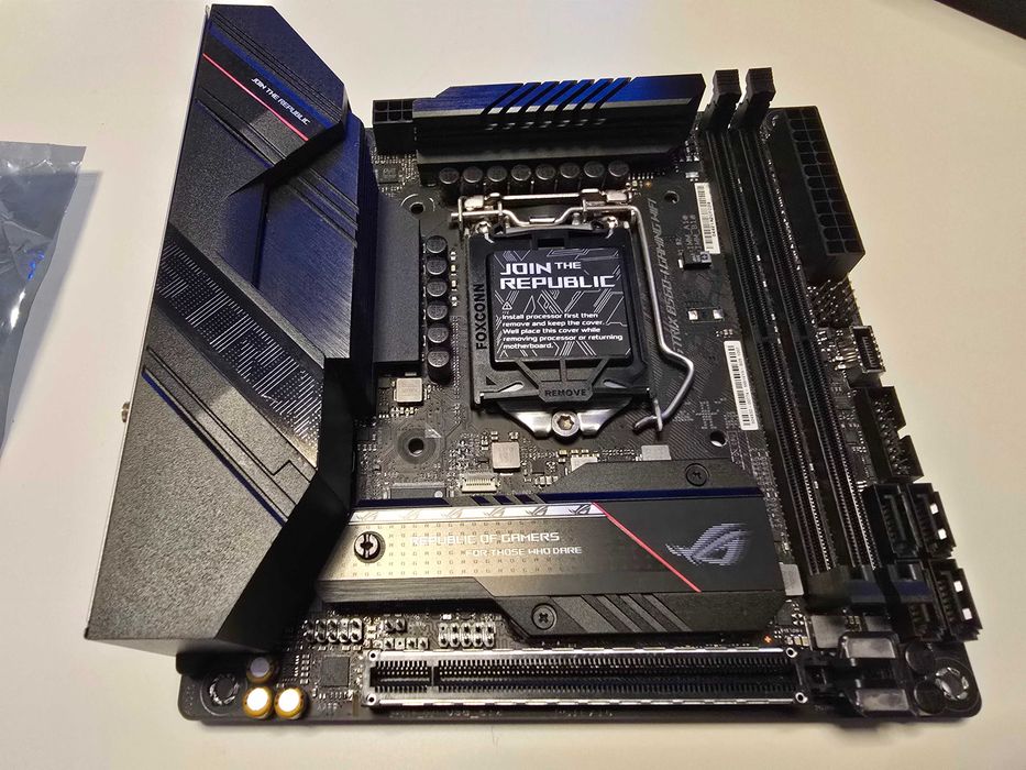 Placa de baza ASUS ROG STRIX B560-i, mini-itx