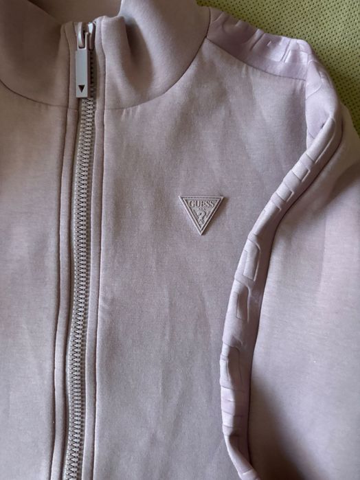 Горнище Guess чисто ново