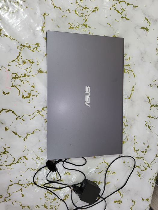 Ноутбук современный Asus Ryzen 3