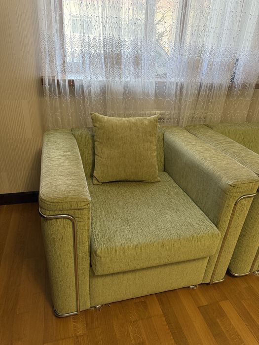 Продается диван с креслом и пуфик