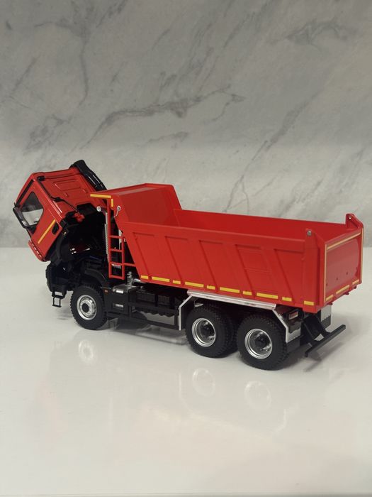 Маштабная модель, 1:43 KAMAZ-65952