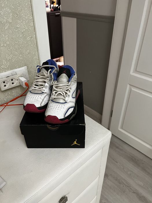 Продам  кроссовки Jordan.