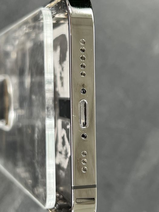 Caracasa iPhone 13 Pro originala