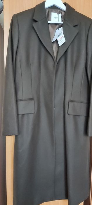 Vând palton Mango nou cu etichetă din lână, achiziționat online.