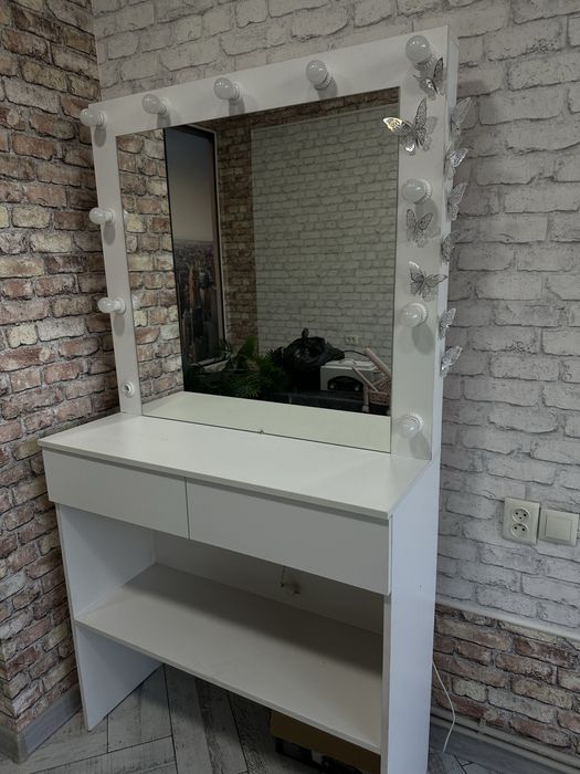 Гримерное зеркало для салона