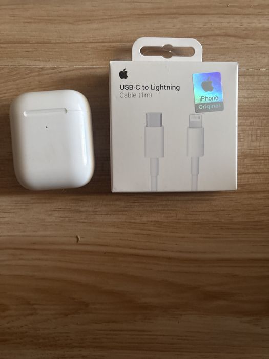 Airpods 2 и зарядка Lightning