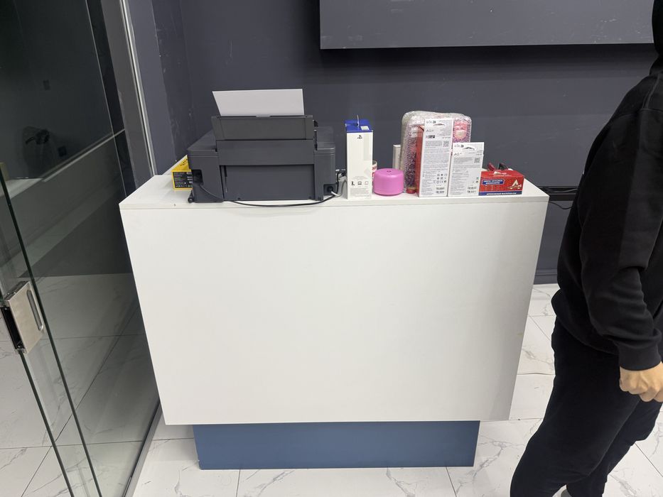 продам стол с подсветкой срочно