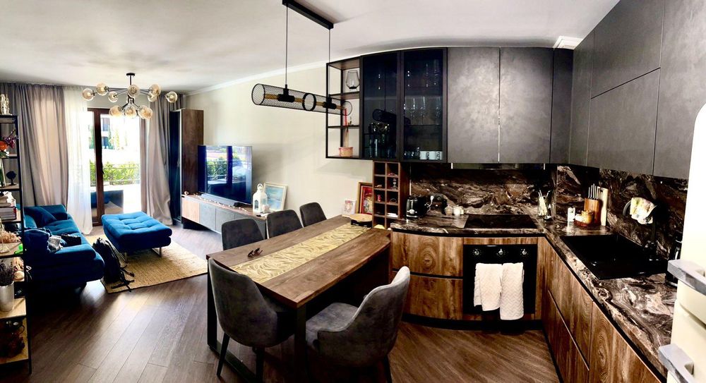 Продава се Тристаен апартамент в Бургас, Център - 119 кв.м за 2469 €/кв.м - Снимка #1