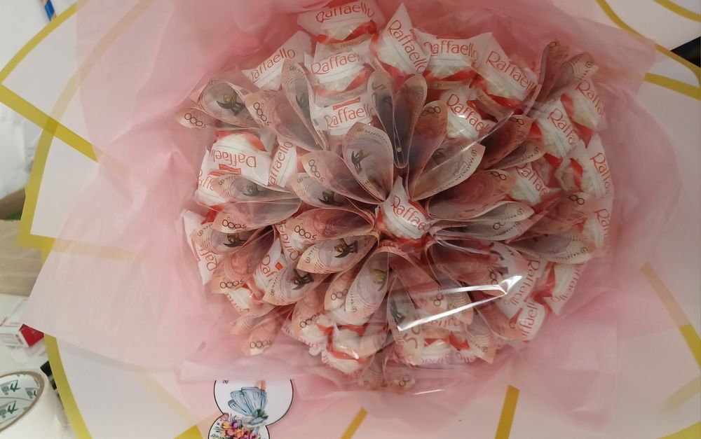 Букеты из рафаэлок