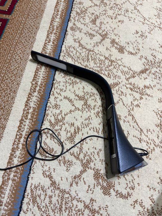 Умная настольная лампа