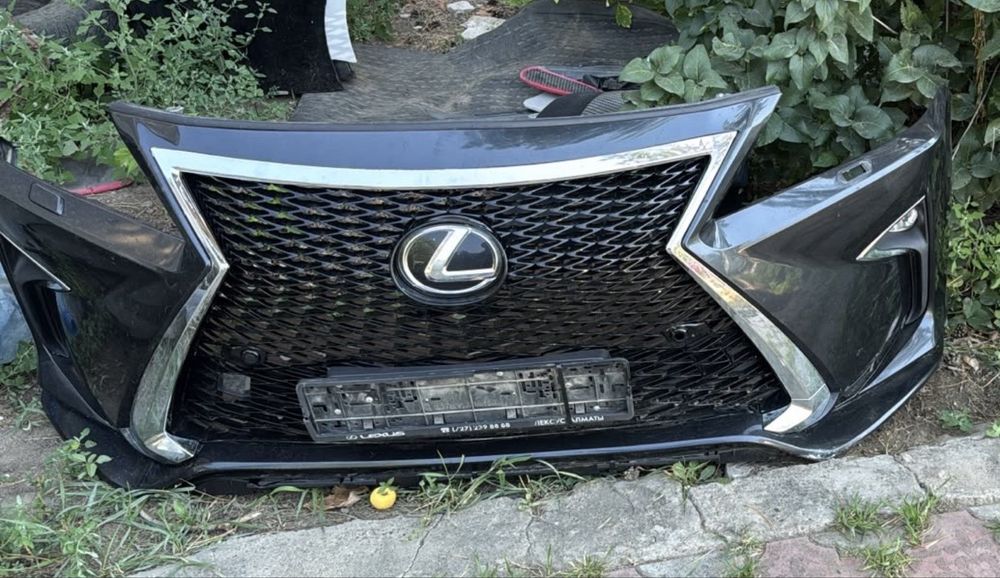 Продам бампер Lexus 350