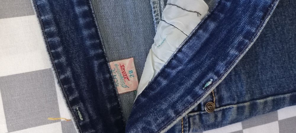 Продам джинсы на мальчика