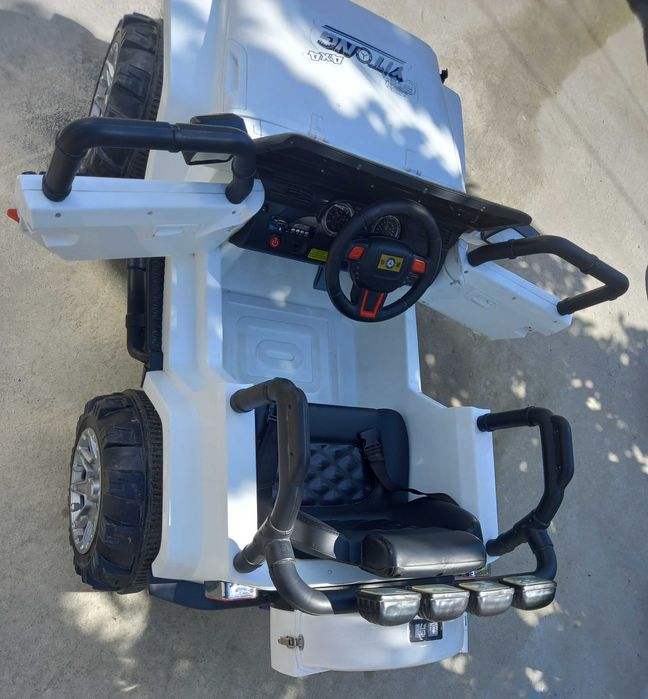 Детская машина на пульте