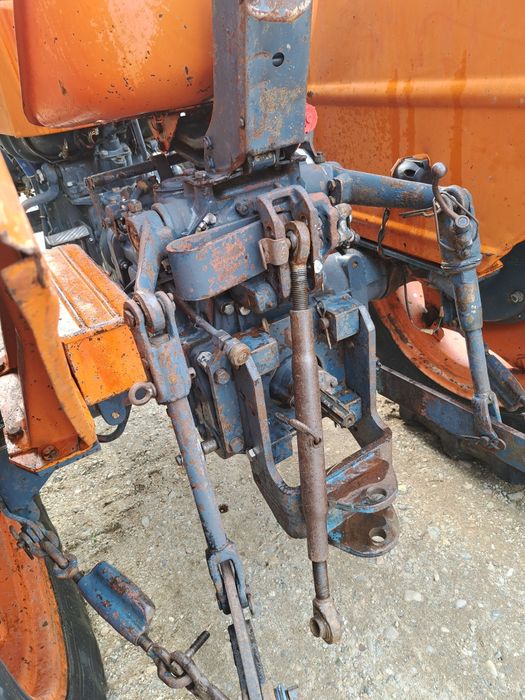 Vând universal 445 import Franța