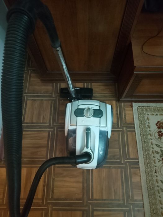Пылесос Vitek  .