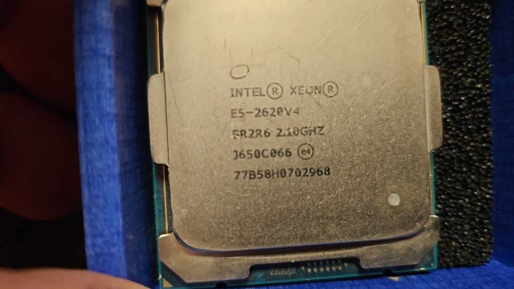 procesor intel E5-2620 v4