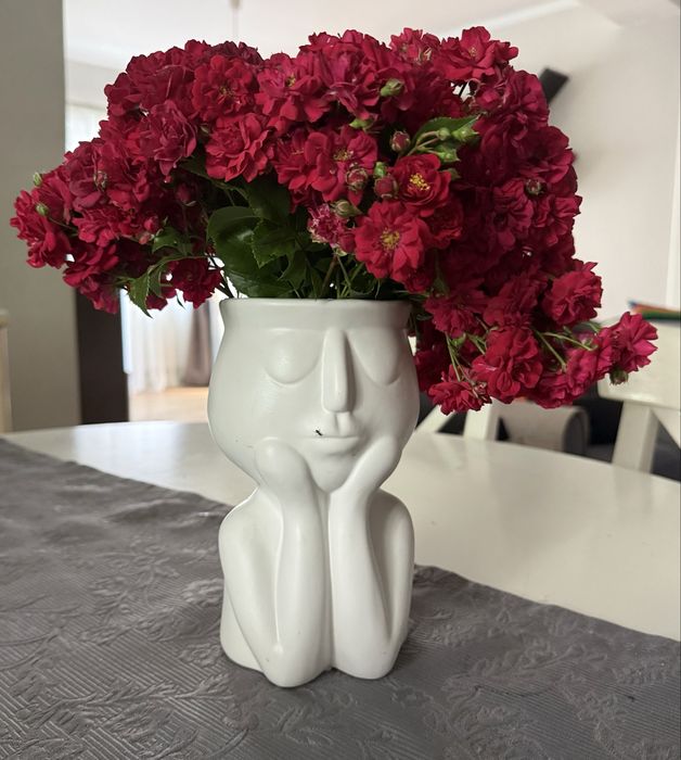Vaza decorative 20 cm tip chip uman stilizat (Postura de ganditor)