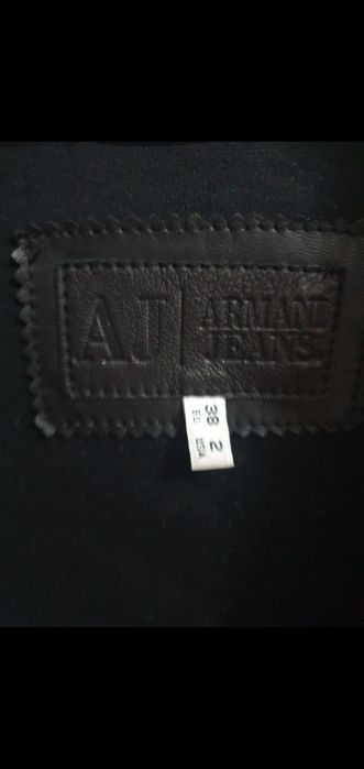 Пиджаки белый и кожаный