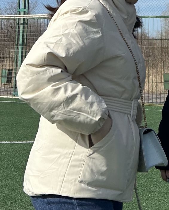 Куртка в молочно белом цвете