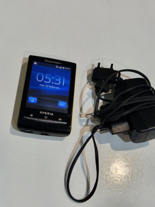 Telefon Sony Ericsson cu incarcator