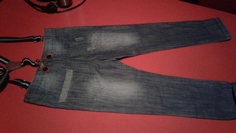 Продам джинсы с подтяжками