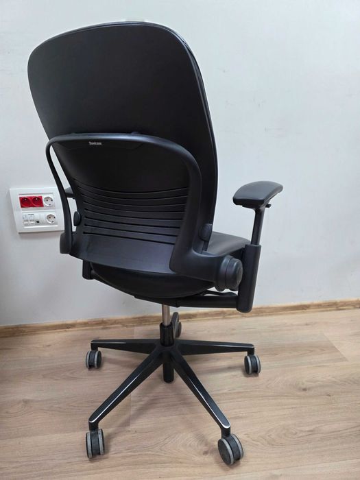 Steelcase leap v2 естествена кожа