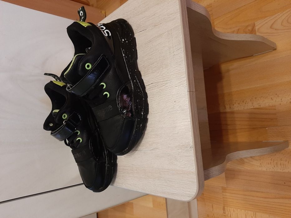 Продам кроссовки на мальчика