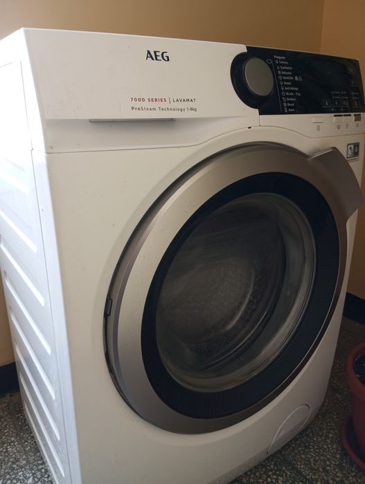 Работеща пералня АЕГ