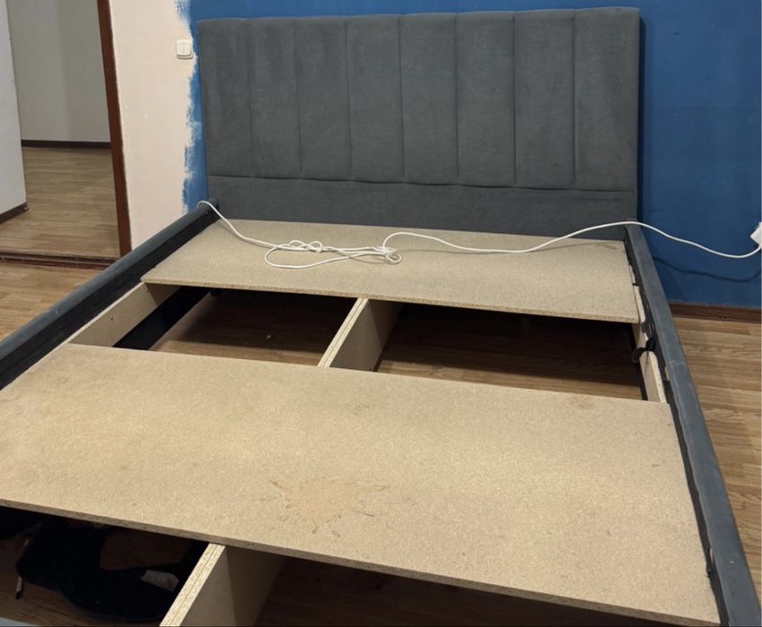 Кровать, без матраса