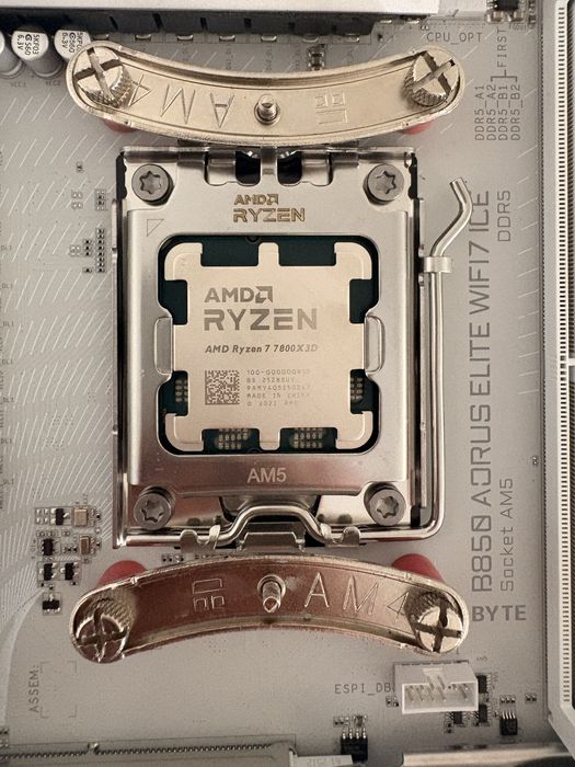 Procesor Ryzen 7 7800x3D, socket AM5