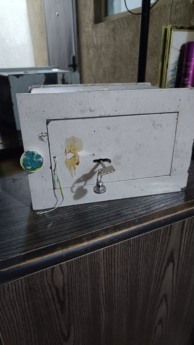 Продам сейф металическии