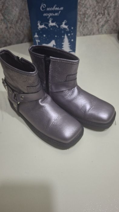 Продаю детскую обувь для девочки.