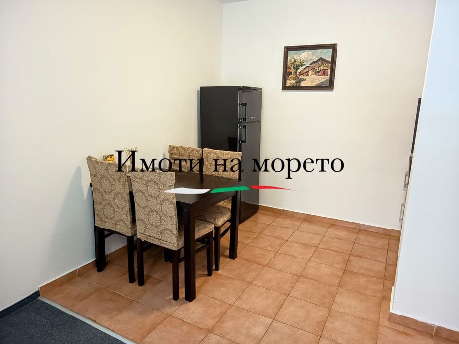Под наем дългосрочно голямо студио на брега на морето