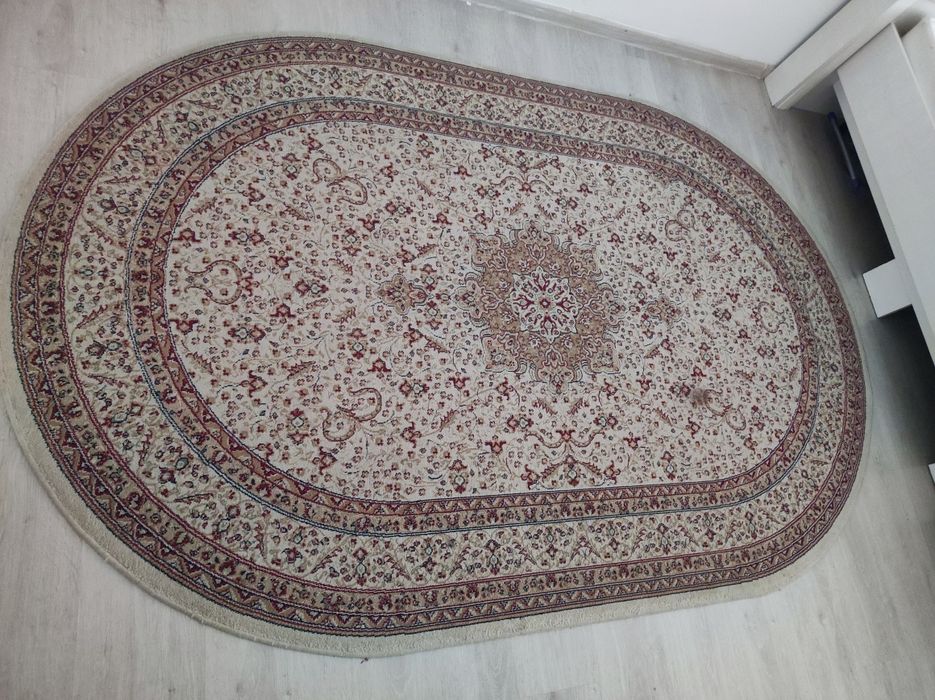 Продаются ковры.