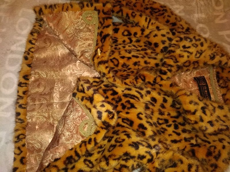 Елегантно късо палто от норка Saga Mink Royal