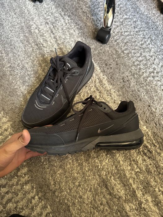 NIKE air max pulse