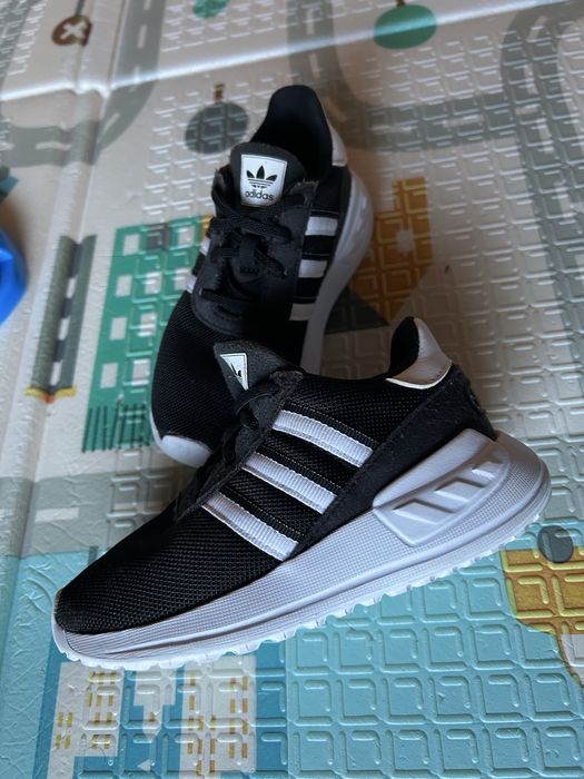 Маратонки adidas