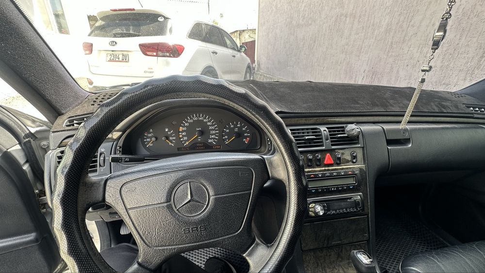 Мерсдес бенц  Е280
