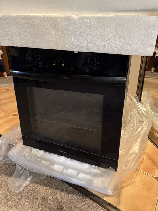 Продам духовку Electrolux