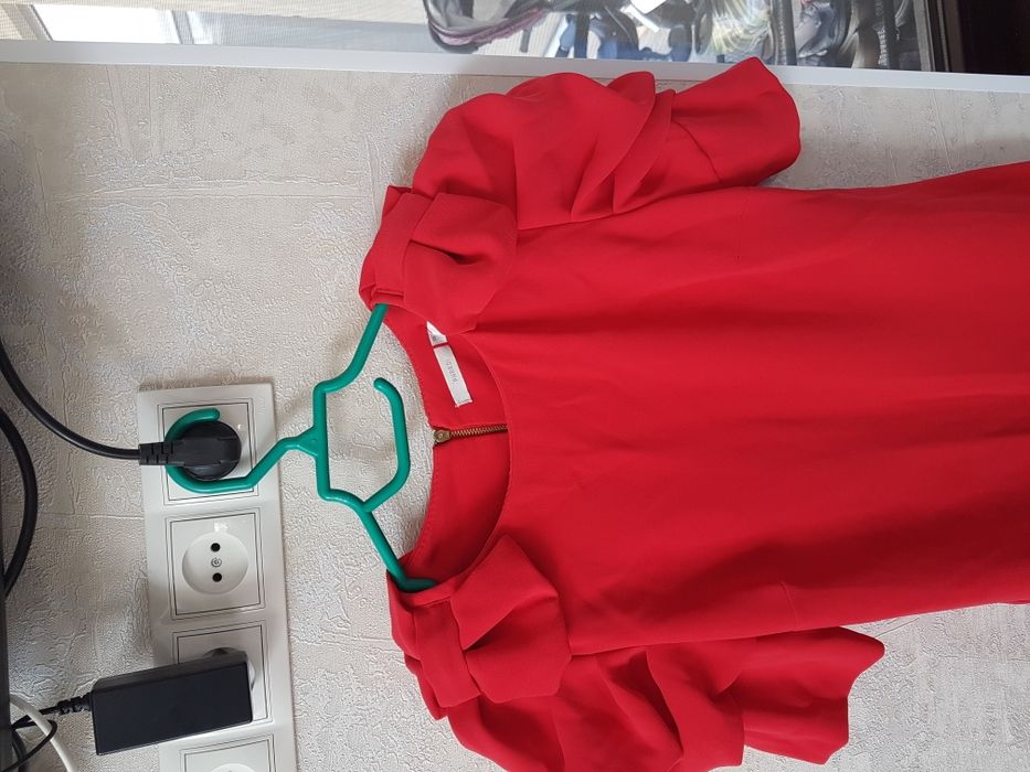 Красивое красное платье