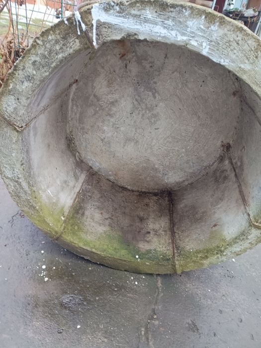 Inel beton cu fund și orificiu decantare .apa