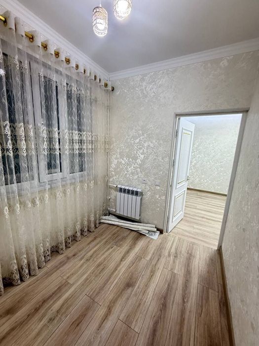 Юнусабад 11 квартал. Продается квартира  2/4/4