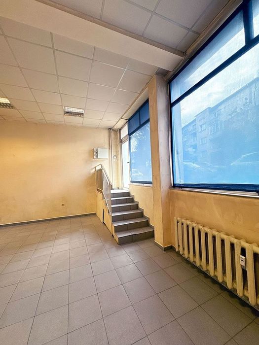 Магазин 72 кв.м до Хотел Плиска – 7 м витрина, 2 нива, топ видимос