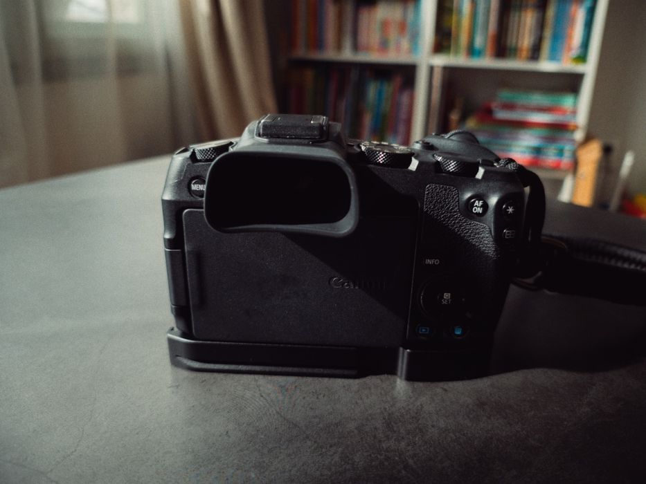 Продавам full frame тяло Canon EOS RP