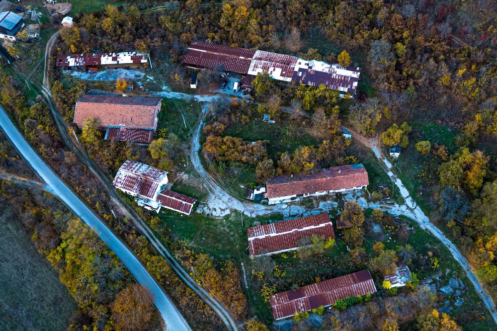 Продава се Промишлена сграда в с. Искрец, Област София-област - 20500 кв.м за 25 €/кв.м - Снимка #1