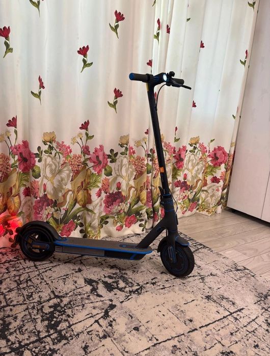 Vând trotinetă electrică Xiaomi Essential sau schimb cu Meta Quest 2