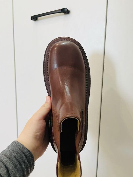 Модные ботинки челси