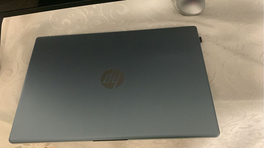 Vând HP Laptop 15-fd0071nq – stare impecabilă untilizat 5 ore
