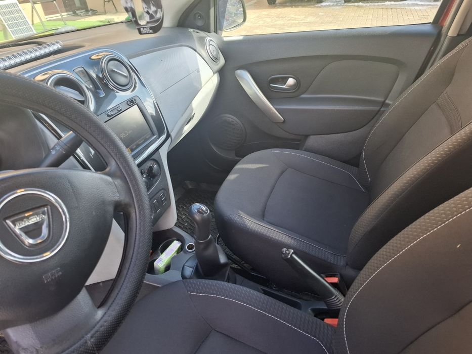 Vand doua Dacia Logan 1,2 au fost taxi 2000 euro bucata,stare foarte bună. Nu au aer condiționat ..
