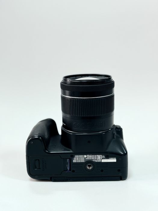 Фотокамера Canon EOS 200d